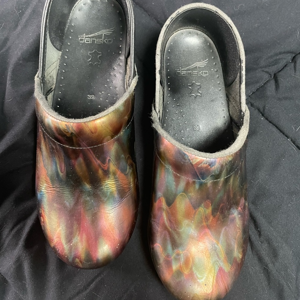 Dansko iridescent black clogs. Women’s size 8.5M (Euro 39).